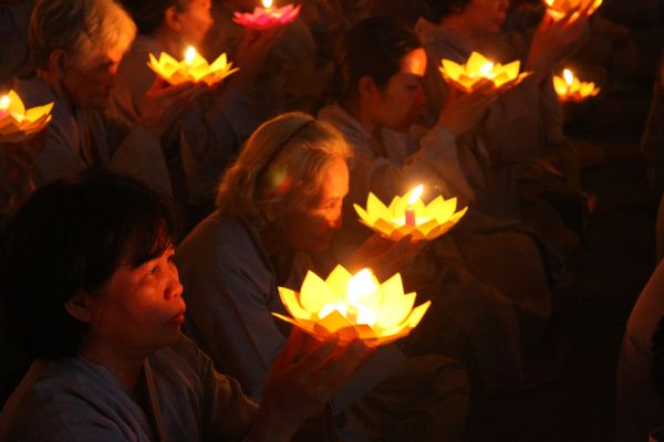 TP.HCM: Đêm hoa đăng mừng Thánh đạo