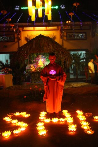 TP.HCM: Đêm hoa đăng mừng Thánh đạo