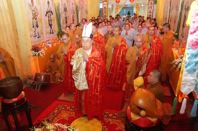 TP. HCM: Lễ tạ đàn Dược Sư Thất Châu tại chùa Huệ Quang