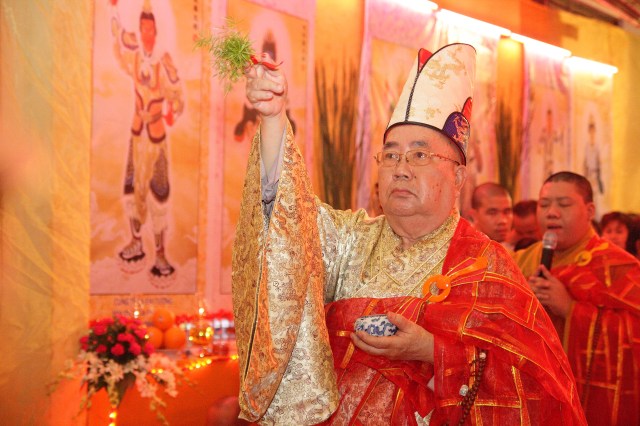 TP. HCM: Lễ tạ đàn Dược Sư Thất Châu tại chùa Huệ Quang