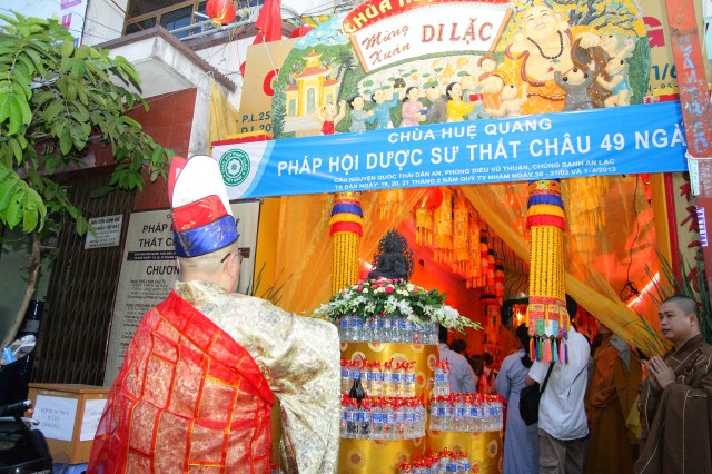 TP. HCM: Lễ tạ đàn Dược Sư Thất Châu tại chùa Huệ Quang