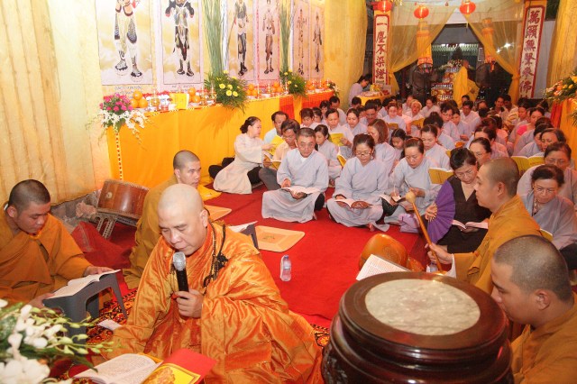 TP. HCM: Lễ tạ đàn Dược Sư Thất Châu tại chùa Huệ Quang