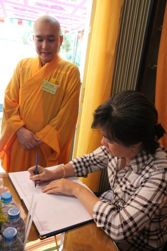 Chùm ảnh những phái đoàn phúng viếng ngày lễ tang đầu tiên của cố Trưởng lão HT. Thích Đắc Pháp – Phần I
