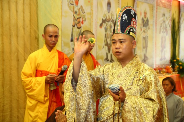 Chùm ảnh: Lễ hoàn đàn Dược Sư Thất Châu 3 ngày tại chùa Huệ Quang - Q. 10