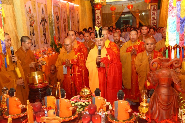 Chùm ảnh: Lễ hoàn đàn Dược Sư Thất Châu 3 ngày tại chùa Huệ Quang - Q. 10