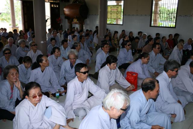 Long An: Chùa Khánh Ninh tổ chức khoá tu dành cho bệnh nhân ung bướu và khiếm thị