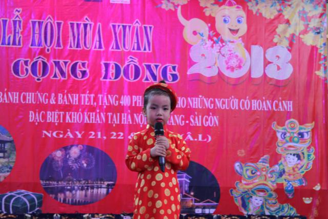 Văn Nghệ Sĩ Phát Quà Cho Người Nghèo Tại Chùa Trung Nghĩa Chùa Trung Nghĩa