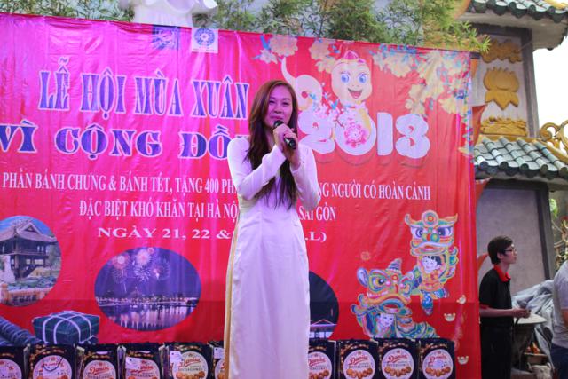 Văn Nghệ Sĩ Phát Quà Cho Người Nghèo Tại Chùa Trung Nghĩa Chùa Trung Nghĩa