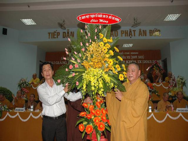 Trường TCPH TP. HCM: Lễ tốt nghiệp và khai giảng lớp Trung Cấp - Cao Đẳng khoá mới