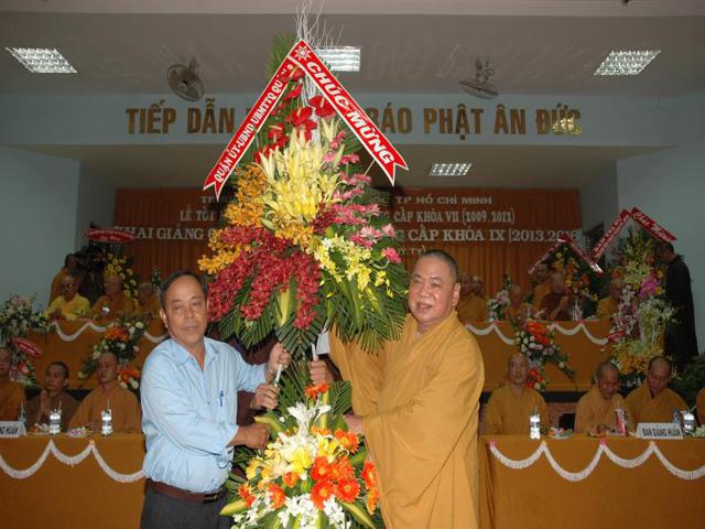 Trường TCPH TP. HCM: Lễ tốt nghiệp và khai giảng lớp Trung Cấp - Cao Đẳng khoá mới