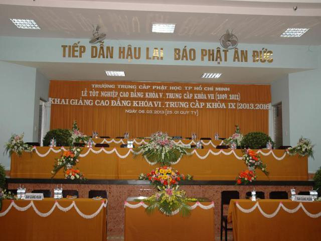 Trường TCPH TP. HCM: Lễ tốt nghiệp và khai giảng lớp Trung Cấp - Cao Đẳng khoá mới