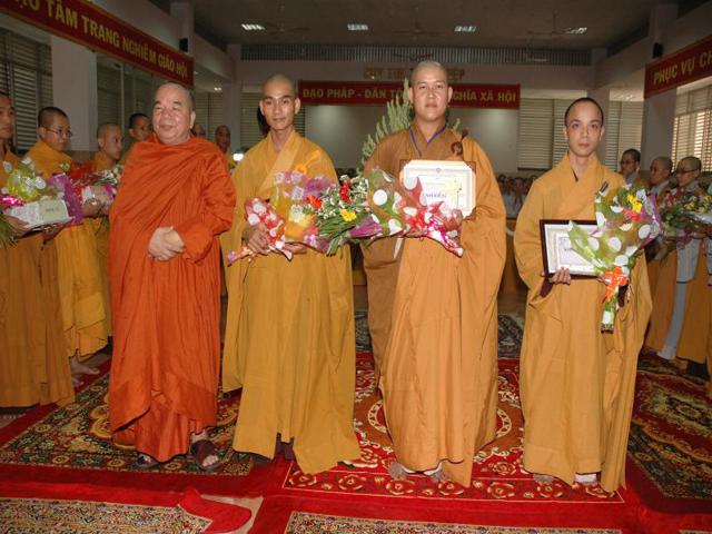 Trường TCPH TP. HCM: Lễ tốt nghiệp và khai giảng lớp Trung Cấp - Cao Đẳng khoá mới
