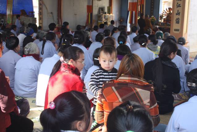 Chùa Xuân Đài: Lễ Phật thành đạo và Phật tử nghe pháp của TT. Thích Nhật Từ