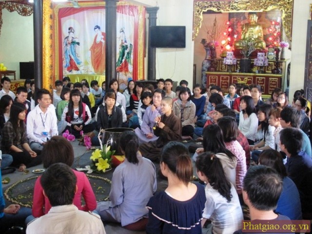 Hà Nội: Gần 200 học viên dự ngày tu an lạc tại chùa Đình Quán