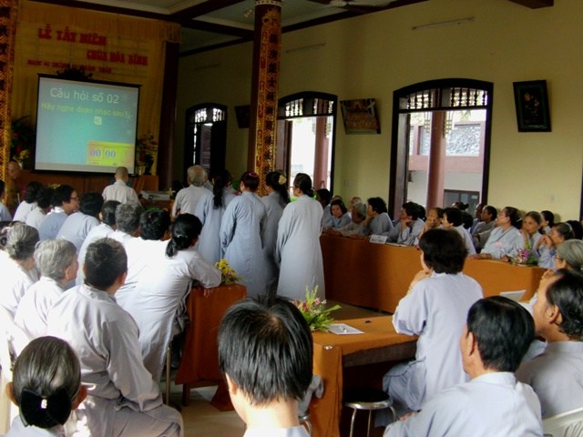 Long An: Lễ tất niên của đạo tràng Bát Quan Trai chùa Hòa Bình