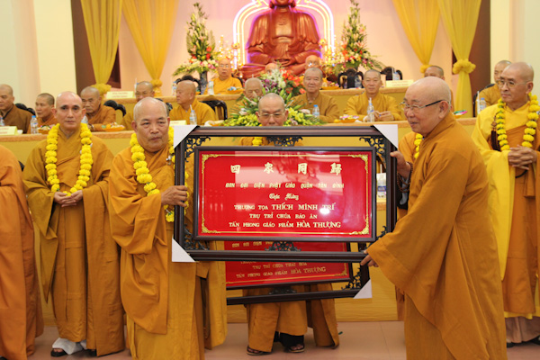 TP.HCM: Phật giáo Q. Tân Bình tổng kết Phật sự &amp; trao giáo chỉ tấn phong