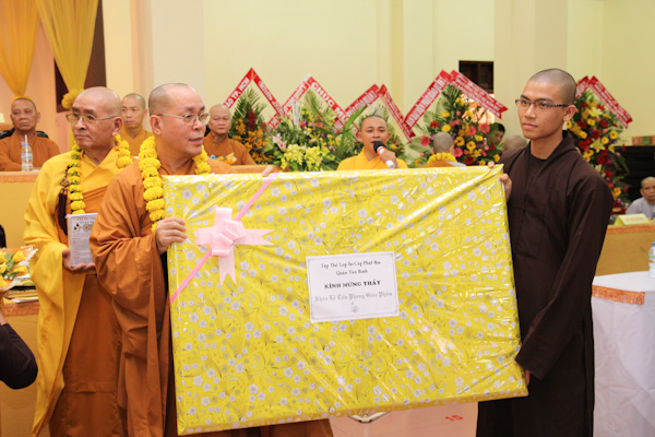 TP.HCM: Phật giáo Q. Tân Bình tổng kết Phật sự &amp; trao giáo chỉ tấn phong