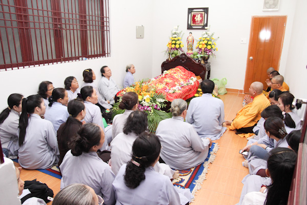 Chùm ảnh: Lễ cung nghinh nhục thân Đại lão HT. Thích Từ Nhơn nhập kim quan