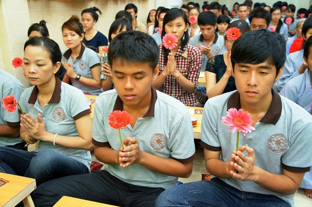 TP.HCM: Chùa Thiện Mỹ và Hội 14 Chữ dâng hoa, cúng trà mừng Phật đản