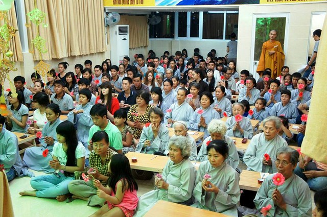 TP.HCM: Chùa Thiện Mỹ và Hội 14 Chữ dâng hoa, cúng trà mừng Phật đản