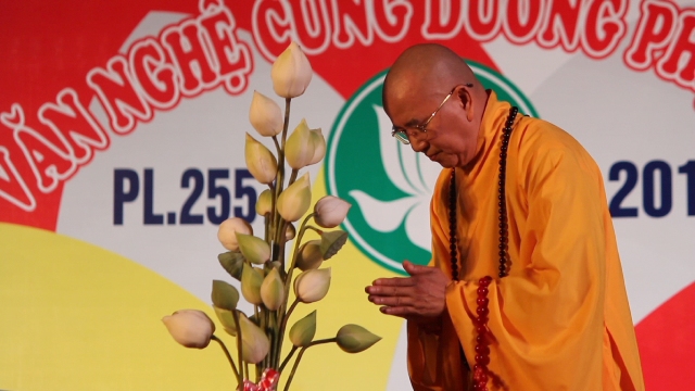 TT. Huế: Văn nghệ cúng dường Phật đản PL.2557- Tiếng ca mừng đản sanh và ngọn lửa thiêng hùng tráng