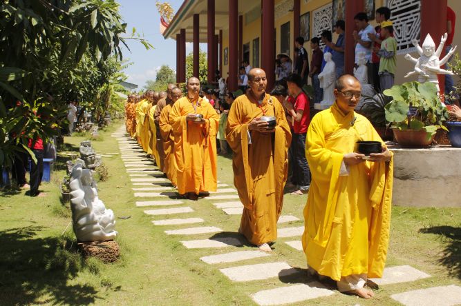 Đồng Tháp: Gieo trồng ruộng phước tại hội trại “Hiểu và Thương”
