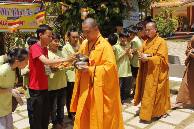 Đồng Tháp: Gieo trồng ruộng phước tại hội trại “Hiểu và Thương”