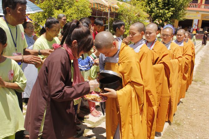 Đồng Tháp: Gieo trồng ruộng phước tại hội trại “Hiểu và Thương”