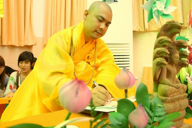 TP.HCM: Chùa Thiện Mỹ và Hội 14 Chữ dâng hoa, cúng trà mừng Phật đản