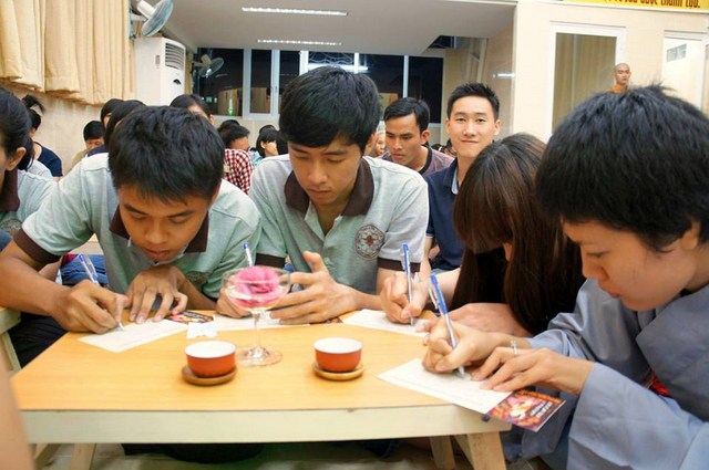 TP.HCM: Chùa Thiện Mỹ và Hội 14 Chữ dâng hoa, cúng trà mừng Phật đản