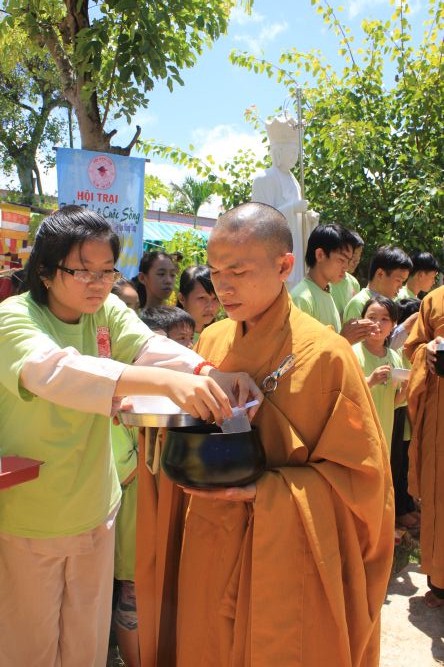 Đồng Tháp: Gieo trồng ruộng phước tại hội trại “Hiểu và Thương”