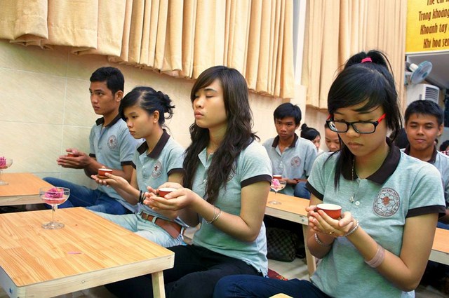 TP.HCM: Chùa Thiện Mỹ và Hội 14 Chữ dâng hoa, cúng trà mừng Phật đản