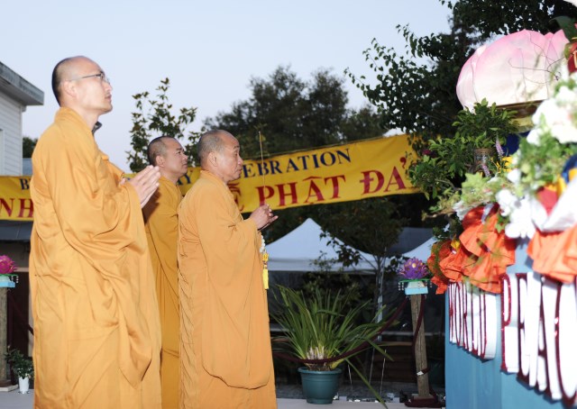 Mỹ: TTVHPG chùa Liễu Quán tổ chức ĐL Phật Đản PL 2557 và tưởng niệm 50 năm Bồ tát Thích Quảng Đức tự thiêu