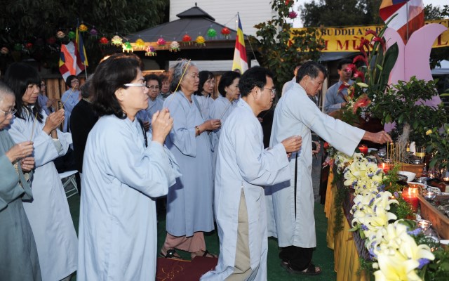 Mỹ: TTVHPG chùa Liễu Quán tổ chức ĐL Phật Đản PL 2557 và tưởng niệm 50 năm Bồ tát Thích Quảng Đức tự thiêu