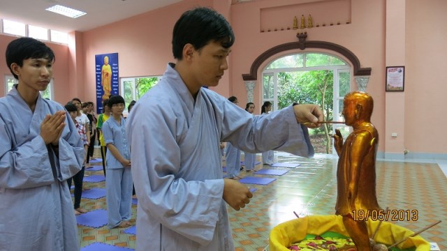 Khóa tu mừng ngày Phật đản với chủ đề ‘’ Tri ơn Phật đản sinh’’ tại chùa Sủi