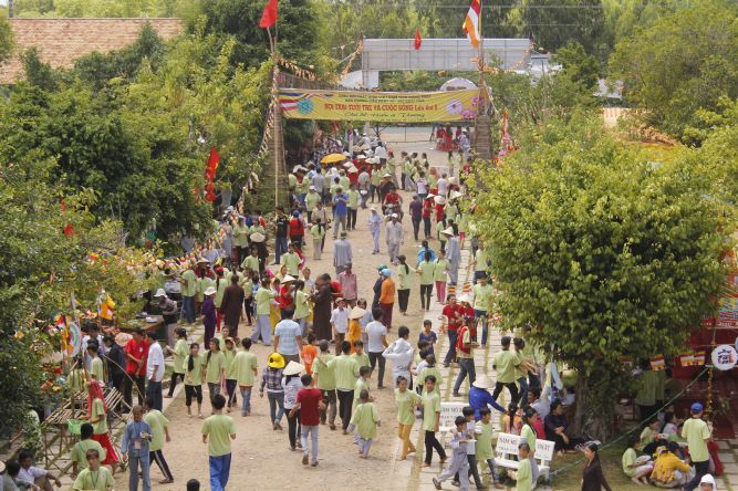 Đồng Tháp: Gieo trồng ruộng phước tại hội trại “Hiểu và Thương”