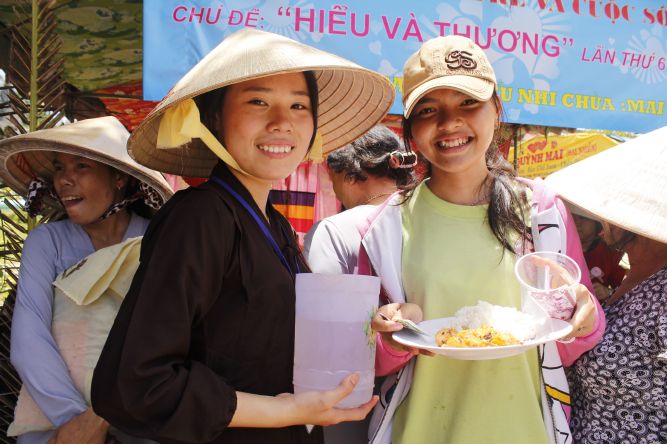 Đồng Tháp: Gieo trồng ruộng phước tại hội trại “Hiểu và Thương”