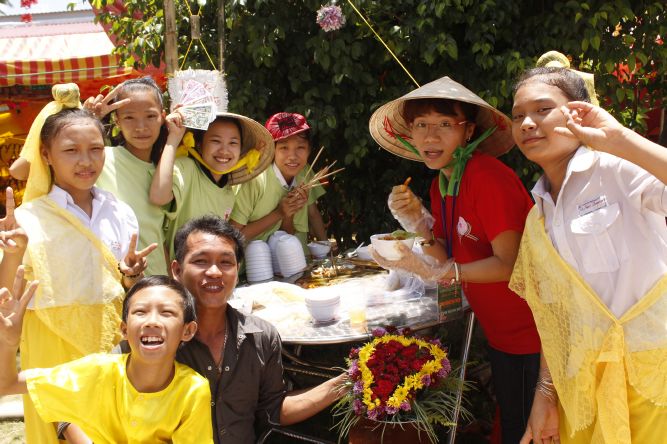 Đồng Tháp: Gieo trồng ruộng phước tại hội trại “Hiểu và Thương”