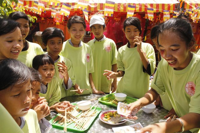 Đồng Tháp: Gieo trồng ruộng phước tại hội trại “Hiểu và Thương”
