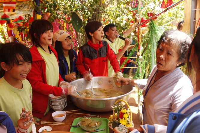 Đồng Tháp: Gieo trồng ruộng phước tại hội trại “Hiểu và Thương”