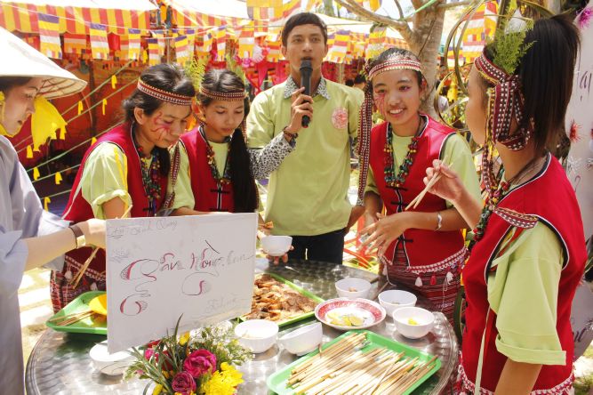 Đồng Tháp: Gieo trồng ruộng phước tại hội trại “Hiểu và Thương”