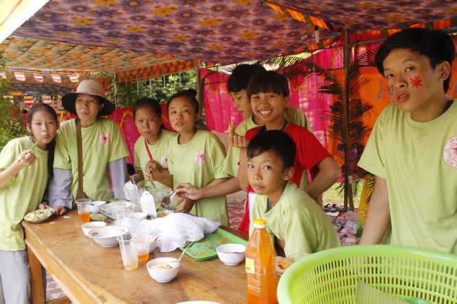 Đồng Tháp: Gieo trồng ruộng phước tại hội trại “Hiểu và Thương”