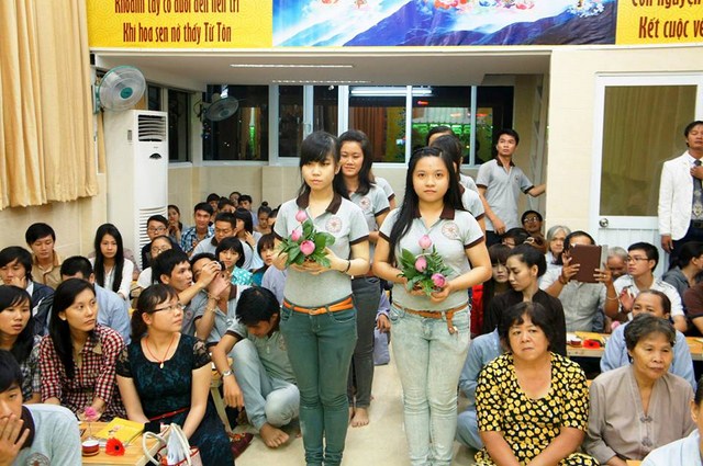 TP.HCM: Chùa Thiện Mỹ và Hội 14 Chữ dâng hoa, cúng trà mừng Phật đản