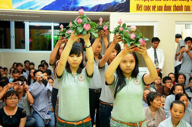 TP.HCM: Chùa Thiện Mỹ và Hội 14 Chữ dâng hoa, cúng trà mừng Phật đản