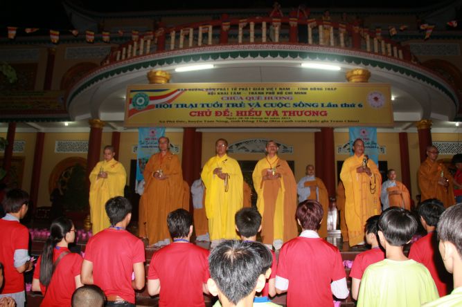 Đồng Tháp: Hội trại hiểu và thương - Ấn tượng đêm thắp nến nguyện cầu