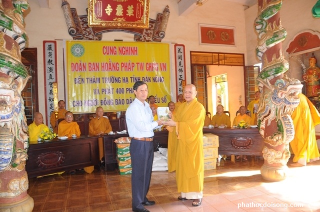Ban Hoằng Pháp TW GHPGVN thăm trường hạ Đắk Nông