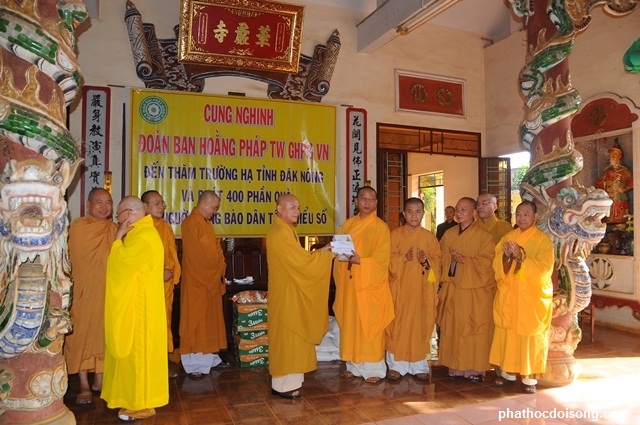 Ban Hoằng Pháp TW GHPGVN thăm trường hạ Đắk Nông