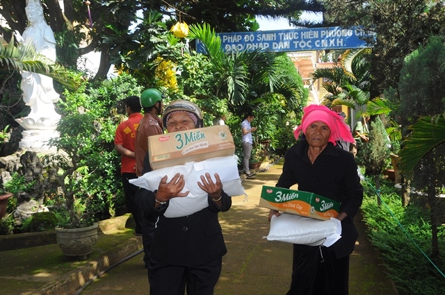 Ban Hoằng Pháp TW GHPGVN thăm trường hạ Đắk Nông
