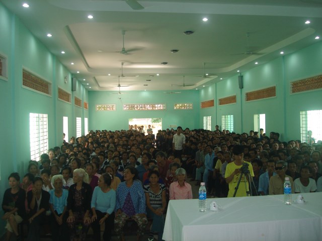 Quỹ từ thiện Đạo Phật Ngày Nay tặng quà tại TTBTXH Tân Hiệp - Bình Phước