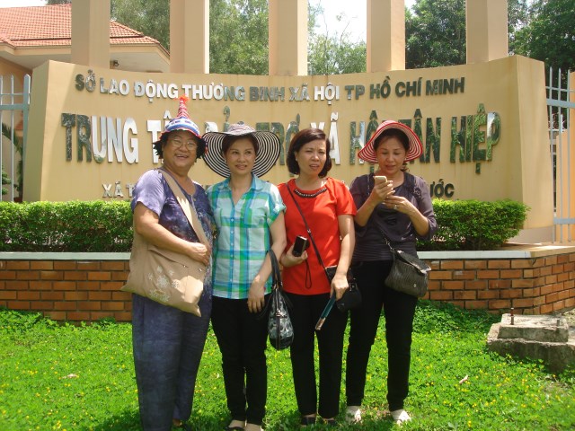 Quỹ từ thiện Đạo Phật Ngày Nay tặng quà tại TTBTXH Tân Hiệp - Bình Phước